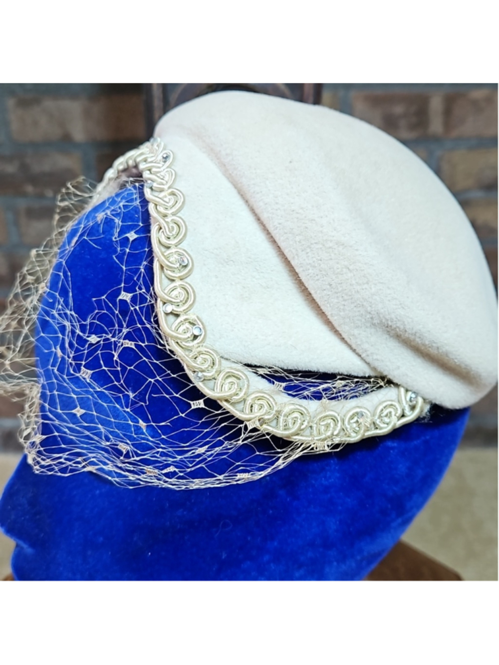 Vintage Christine Origional, New York ladies hat. Felt, brocade, rhinestones. - Picture 4 of 7